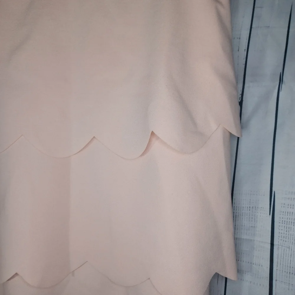 Vince Camuto Elegant Pink Scalloped short sleeve Dress - Picture 3 of 12